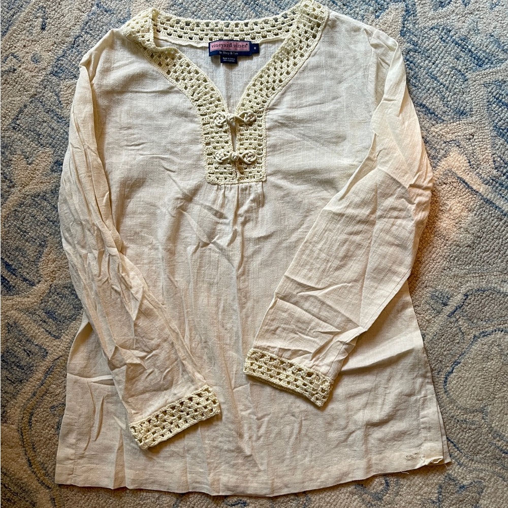 Vineyard Vines cream gauze crochet trim tunic; size Medium
